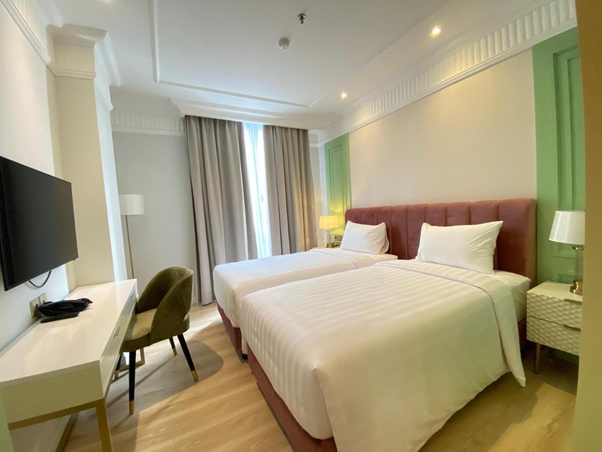 Maia Hotel Jakarta Exterior photo