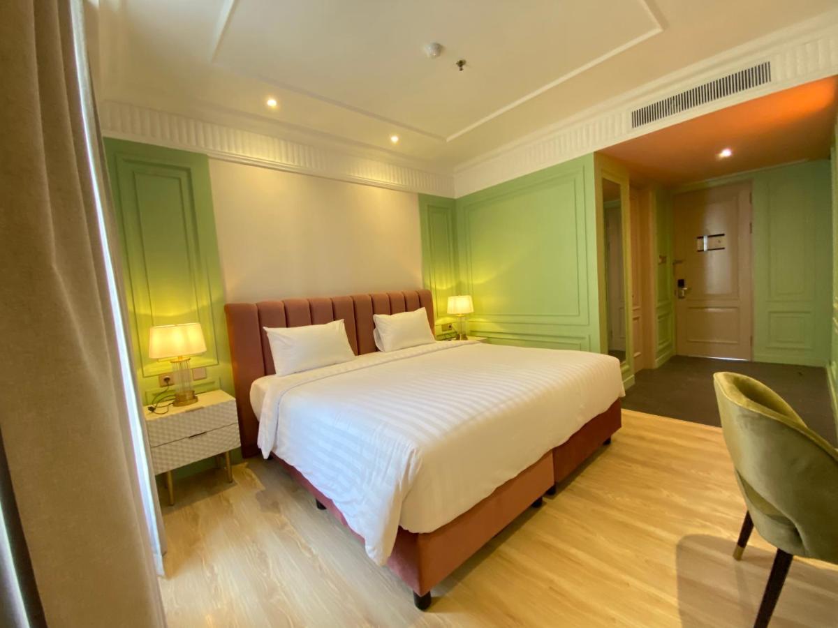 Maia Hotel Jakarta Exterior photo