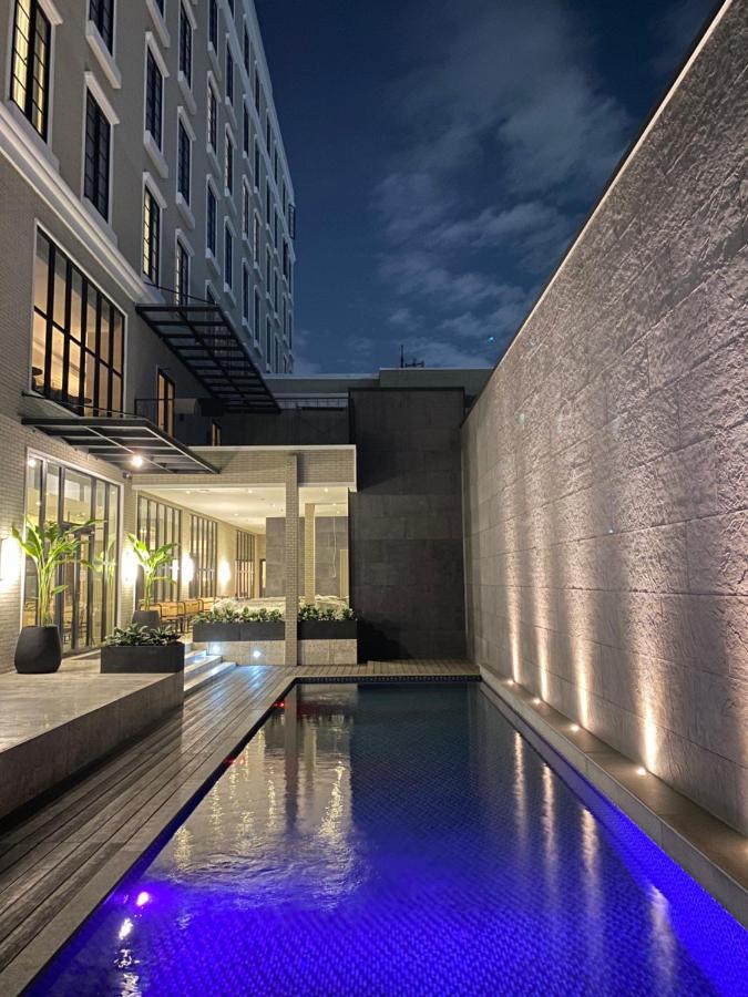 Maia Hotel Jakarta Exterior photo