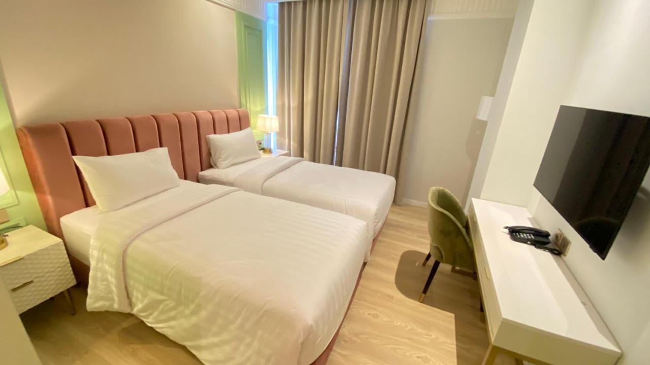Maia Hotel Jakarta Exterior photo