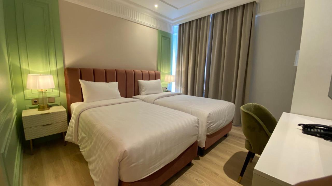 Maia Hotel Jakarta Exterior photo
