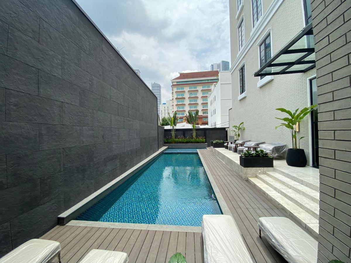 Maia Hotel Jakarta Exterior photo