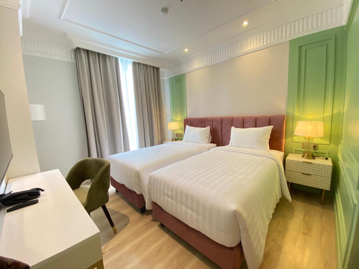 Maia Hotel Jakarta Exterior photo
