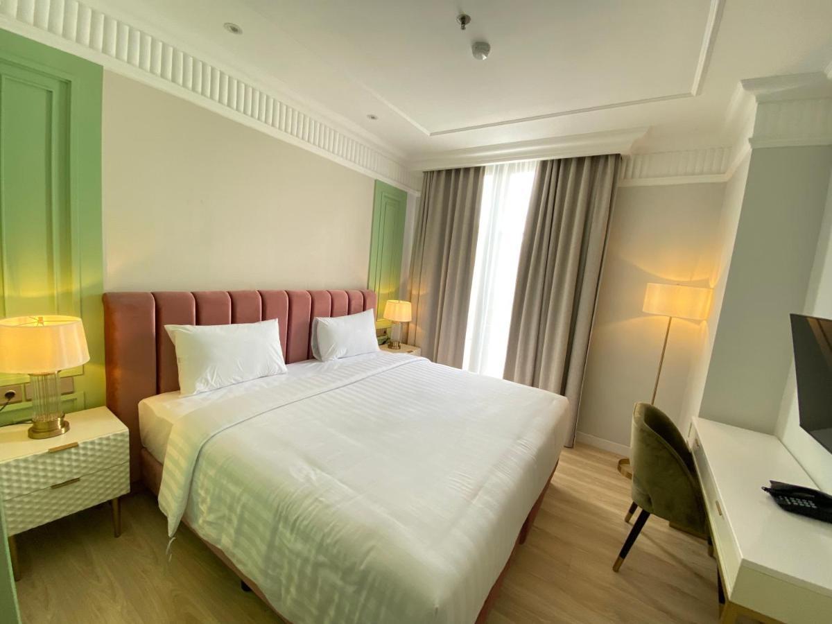 Maia Hotel Jakarta Exterior photo