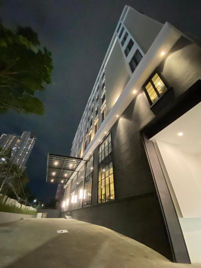 Maia Hotel Jakarta Exterior photo