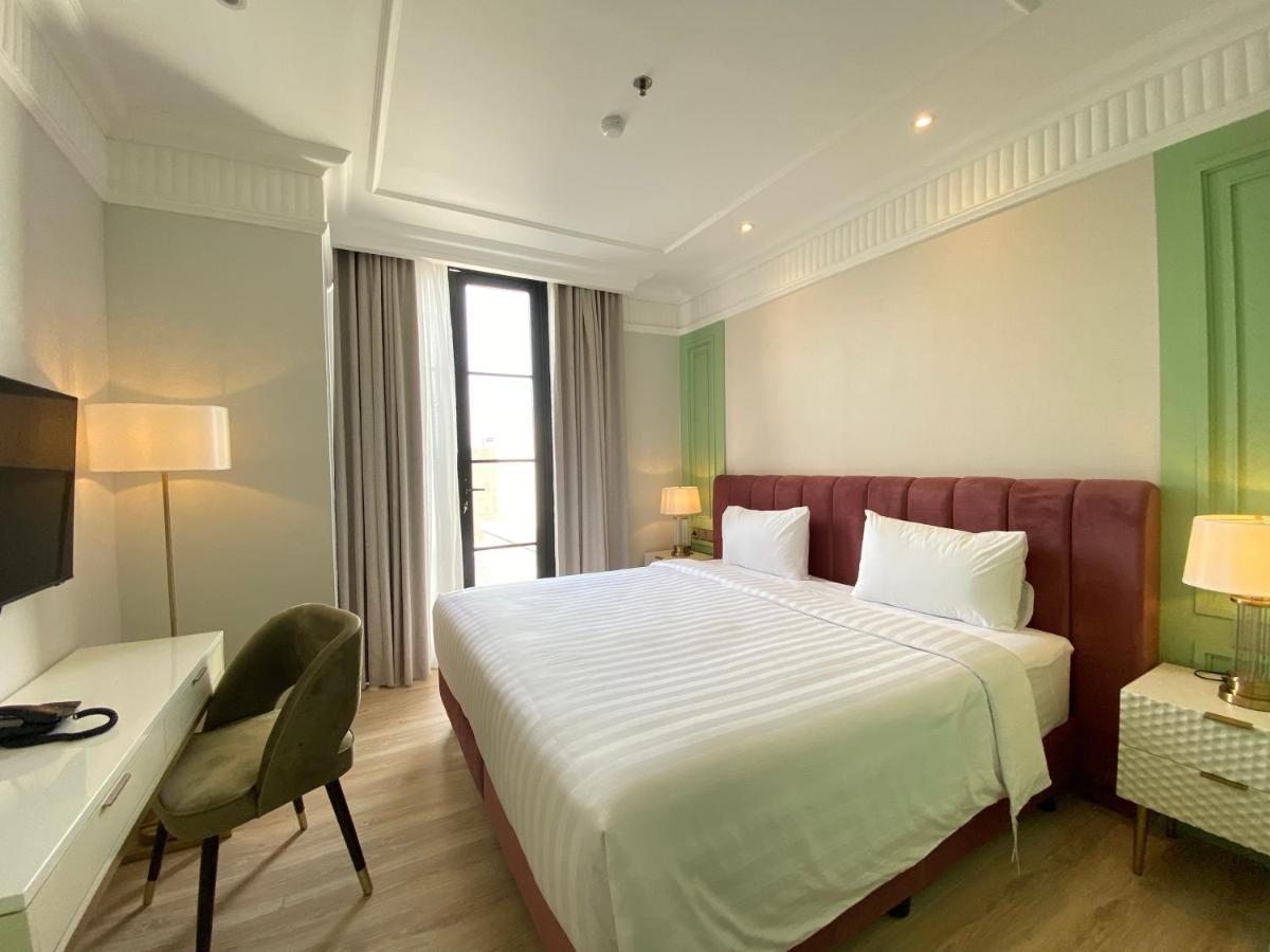 Maia Hotel Jakarta Exterior photo