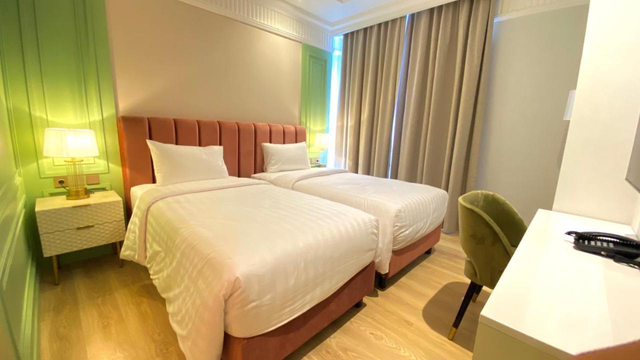 Maia Hotel Jakarta Exterior photo