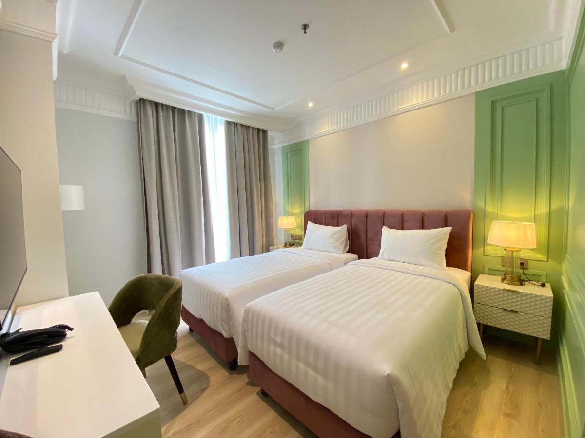 Maia Hotel Jakarta Exterior photo