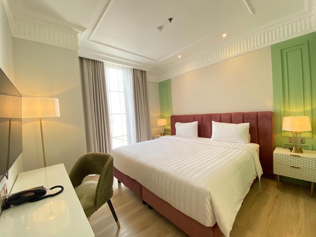 Maia Hotel Jakarta Exterior photo