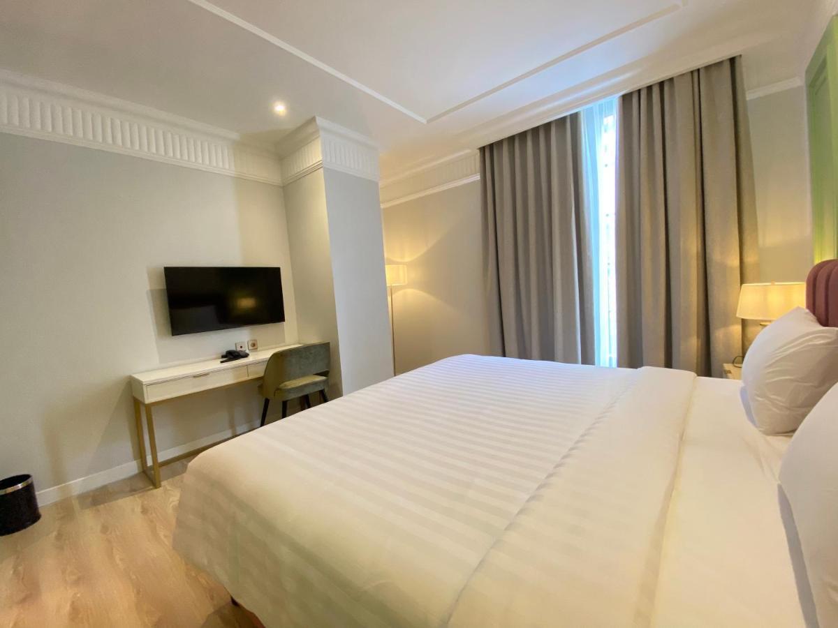 Maia Hotel Jakarta Exterior photo