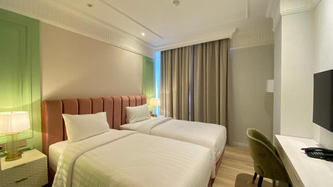Maia Hotel Jakarta Exterior photo