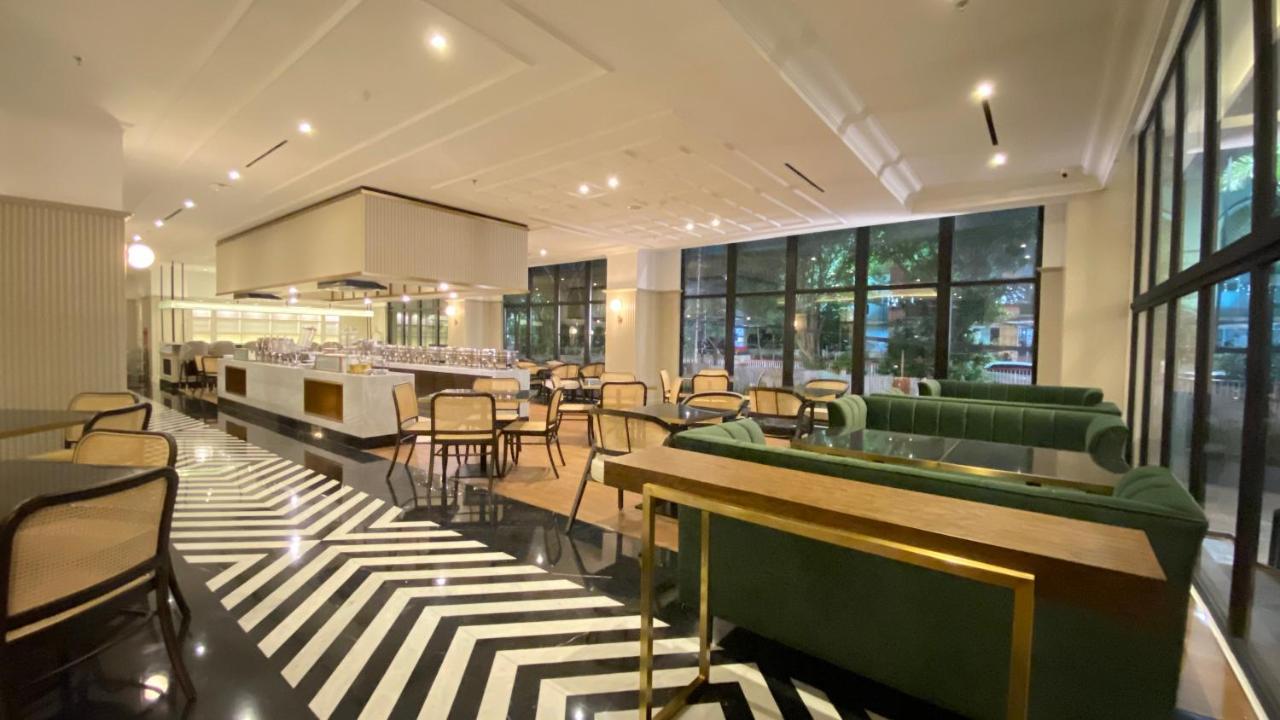 Maia Hotel Jakarta Exterior photo