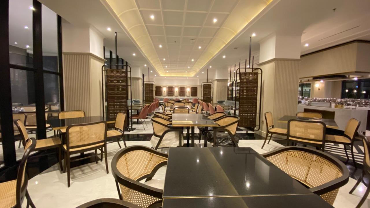Maia Hotel Jakarta Exterior photo