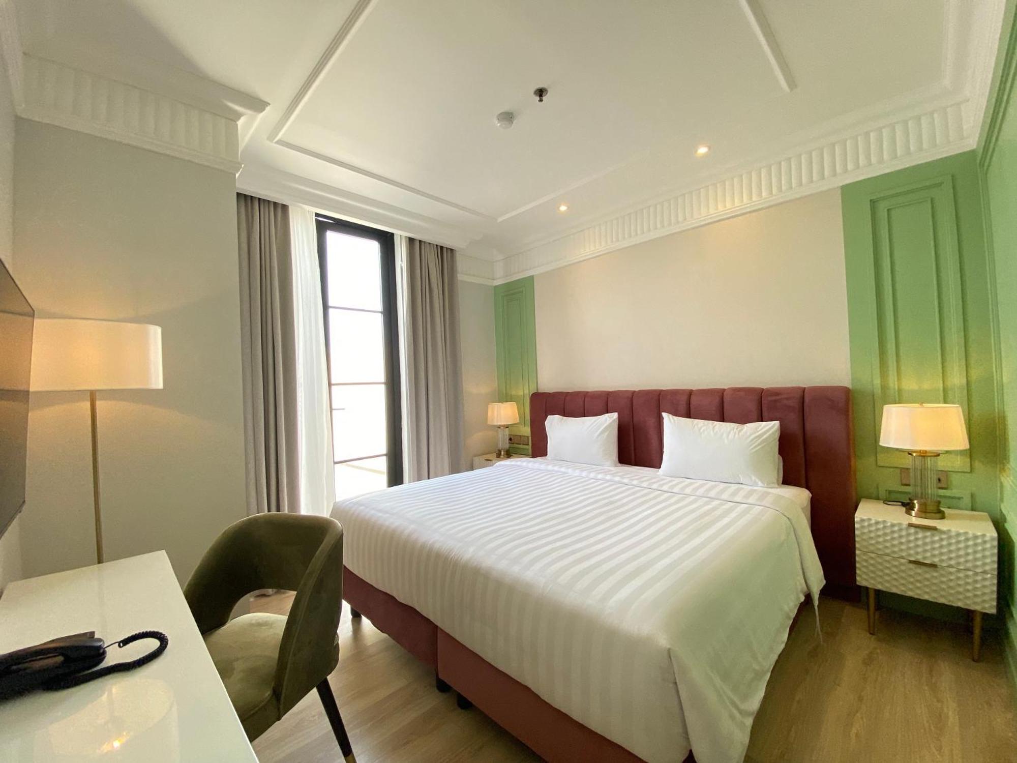 Maia Hotel Jakarta Exterior photo