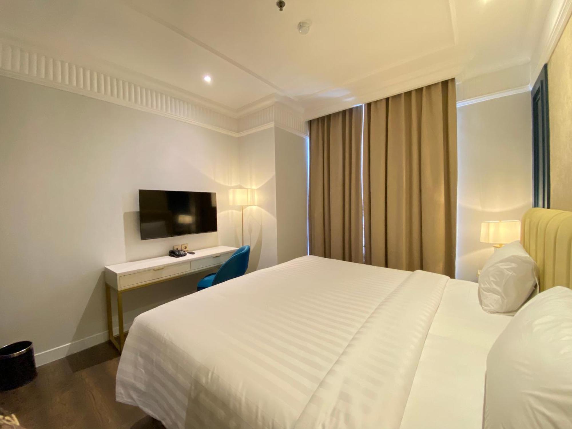 Maia Hotel Jakarta Exterior photo