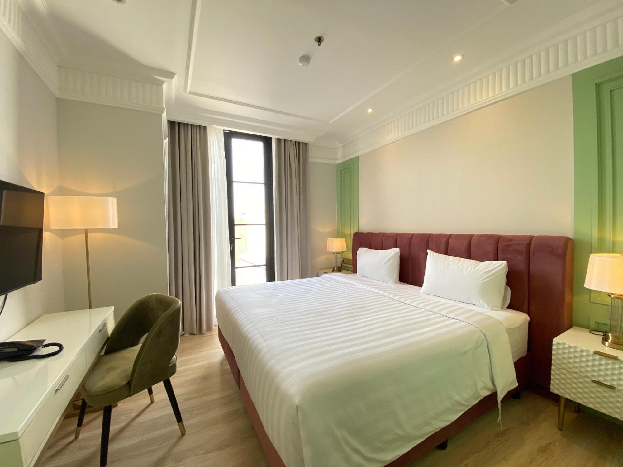 Maia Hotel Jakarta Exterior photo