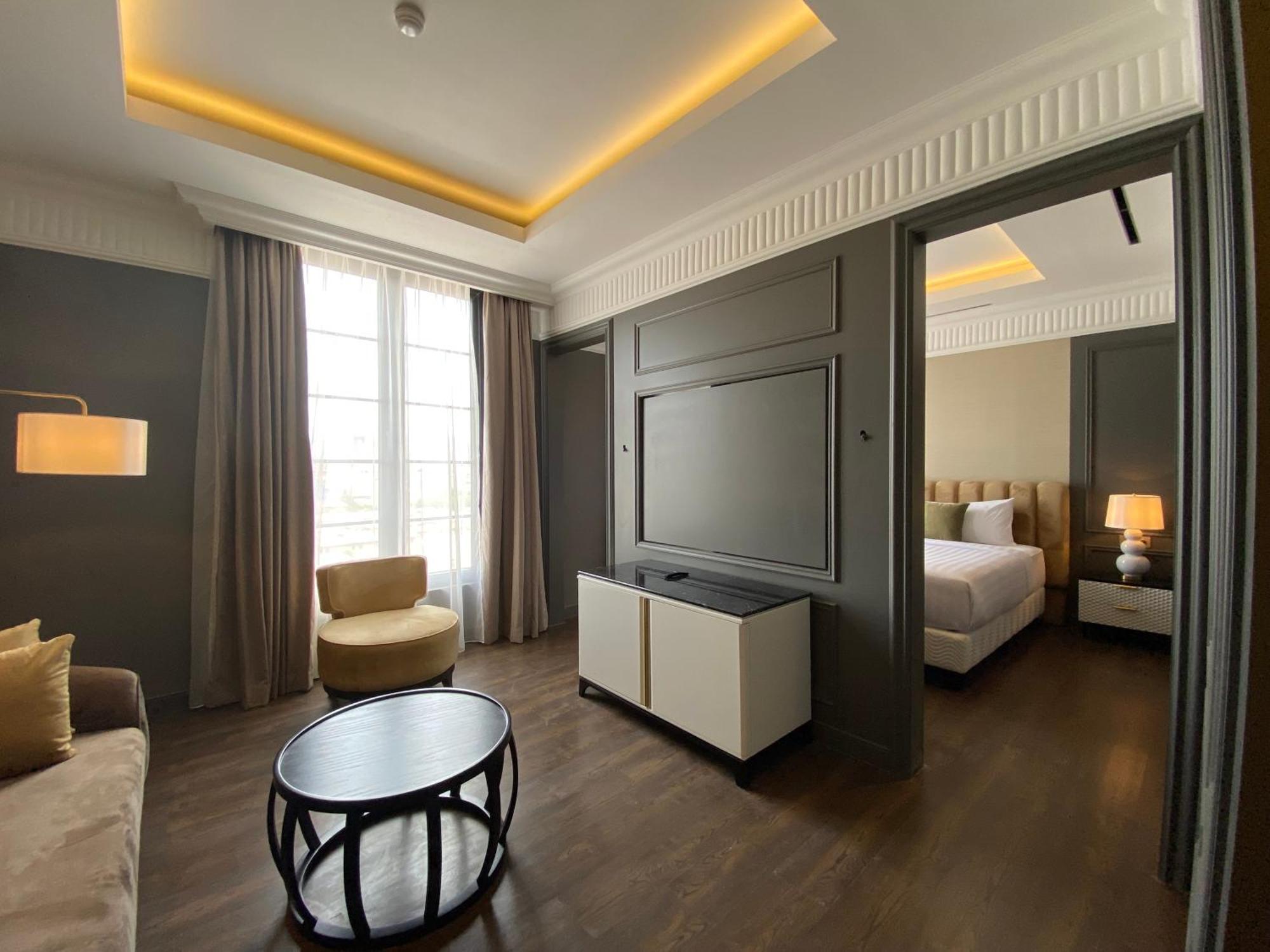 Maia Hotel Jakarta Exterior photo
