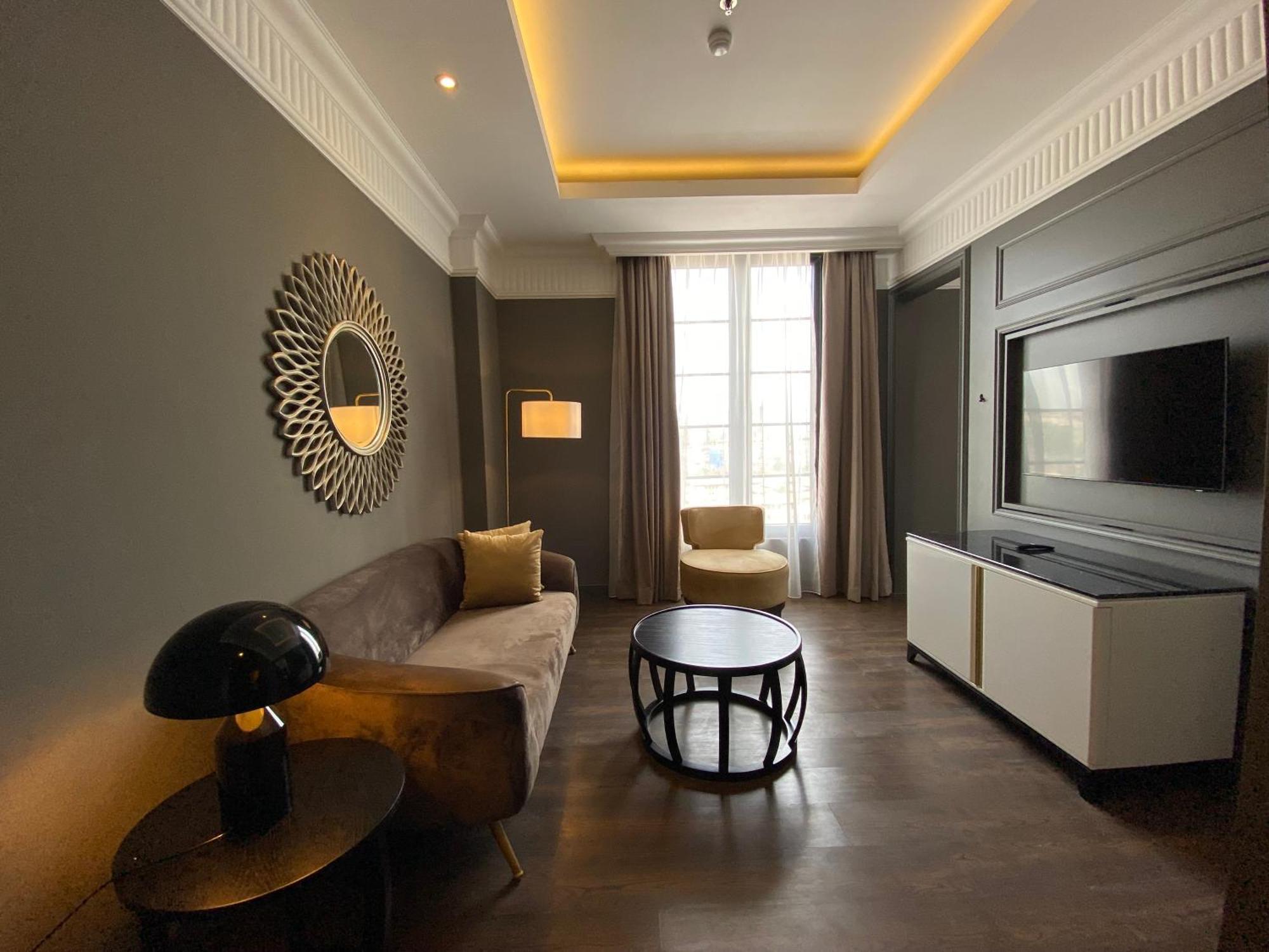 Maia Hotel Jakarta Exterior photo