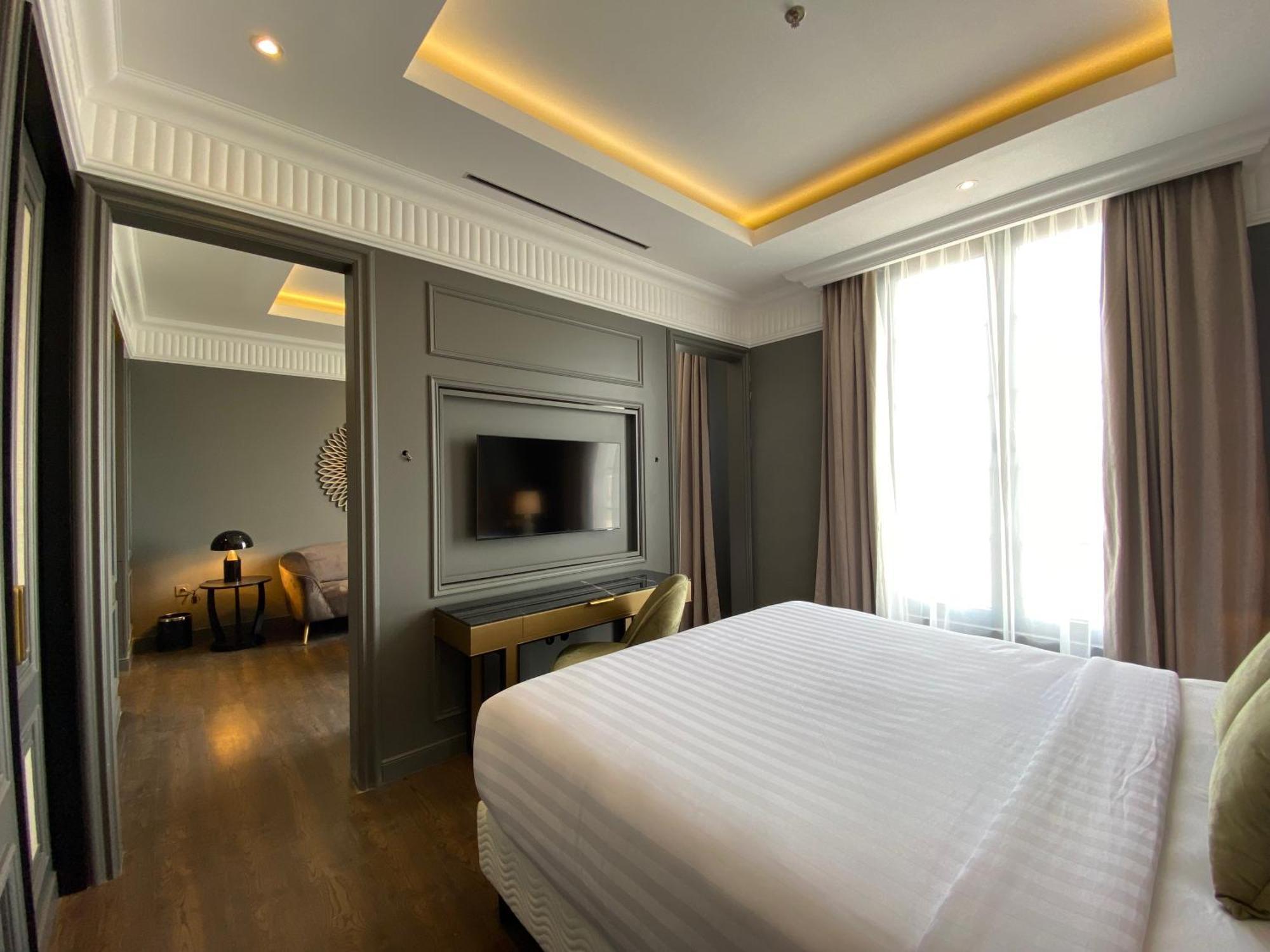 Maia Hotel Jakarta Exterior photo